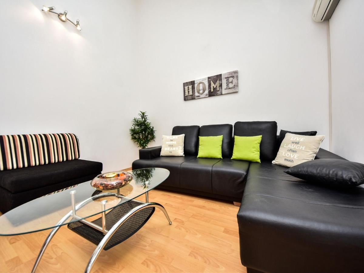 Cozy Holiday Home In Krusevo With Garden ภายนอก รูปภาพ